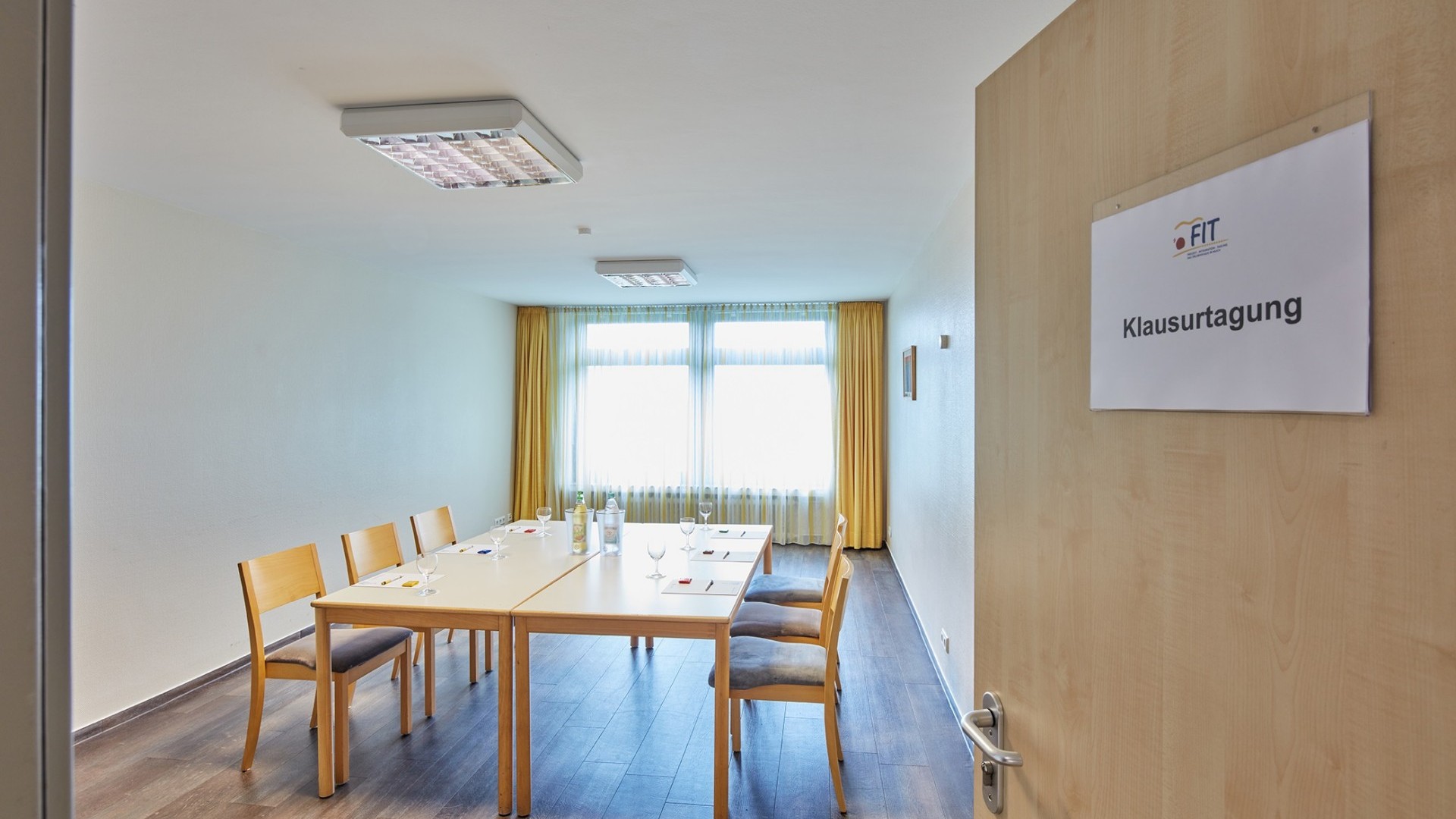 Gelber Salon 1 Block