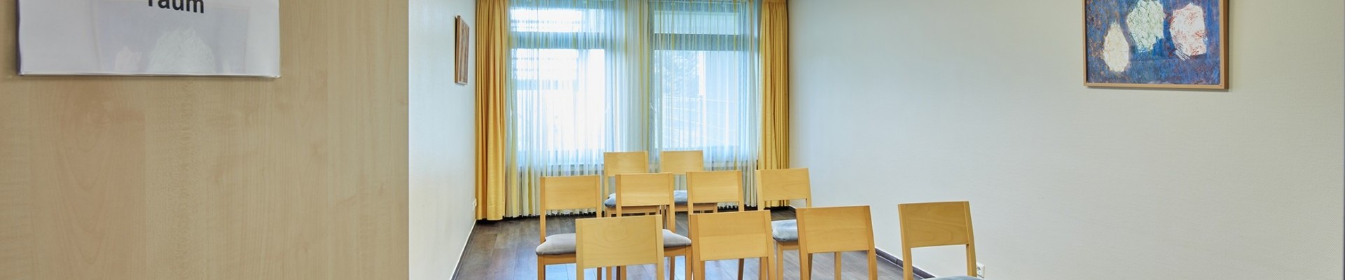 Gelber Salon 2 Stuhlreihen