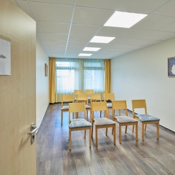 Gelber Salon 2 Stuhlreihen